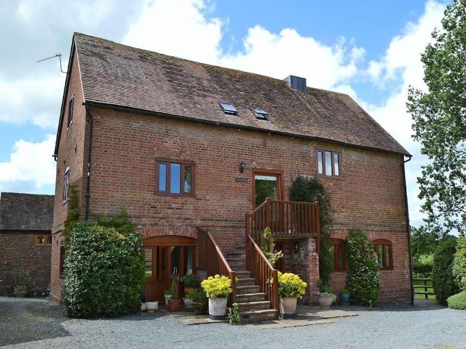 The Oast House - Farm Stay Apartment Set Within 135 Acres Bromyard Exterior photo